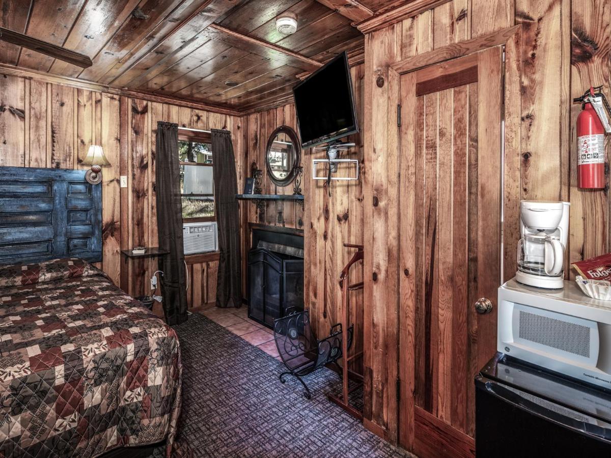 Apache Village 4, King Studio, Midtown, Sleeps 2 Ruidoso Exterior photo