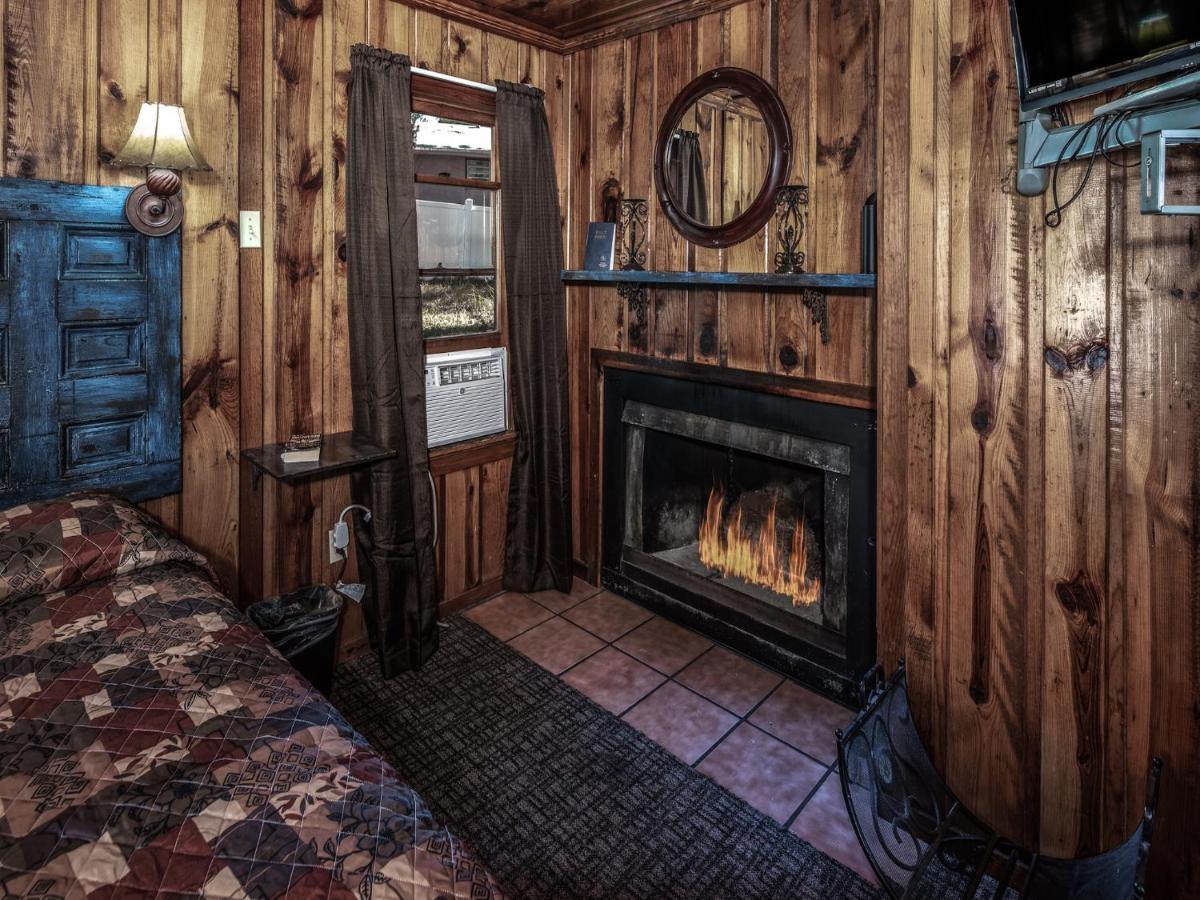 Apache Village 4, King Studio, Midtown, Sleeps 2 Ruidoso Exterior photo